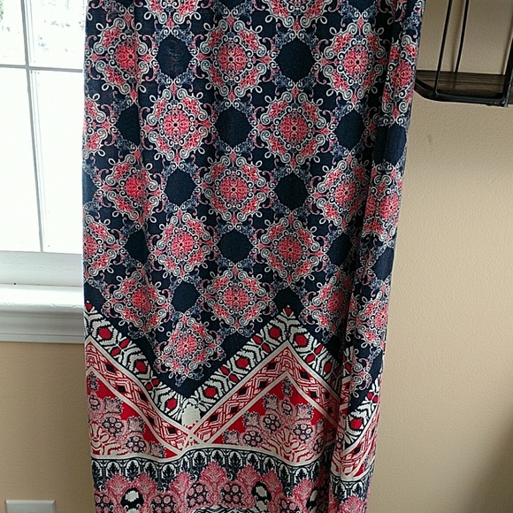 Maxi - Picture 3 of 4